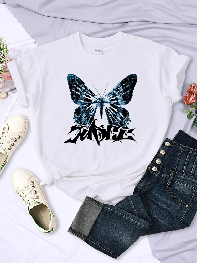 Camiseta de manga corta con estampado de anime de Dolce banana para mujer